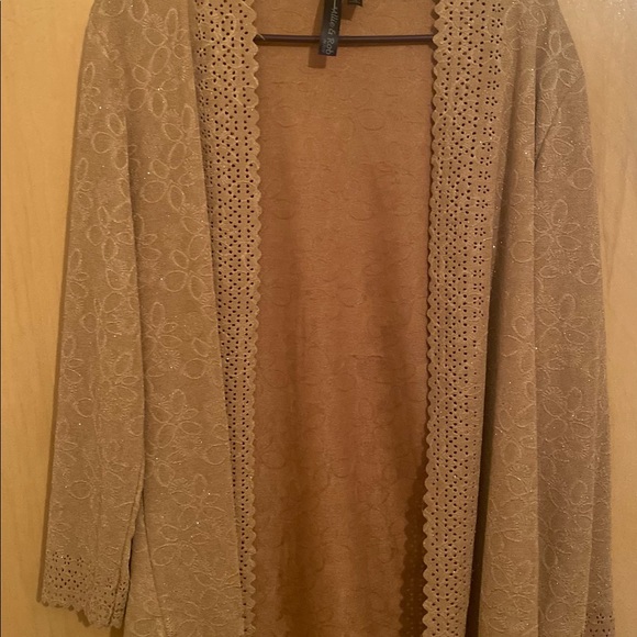 Gold embroidered shirt - Picture 4 of 4